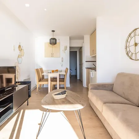 Lägenhet Lb Vacation I Bright 1br, Minutes From The With Sea And Mountain View